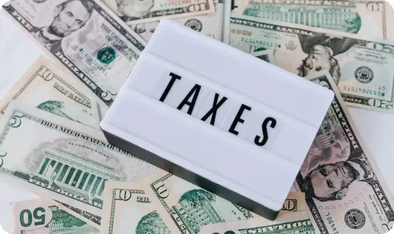 banknotes-on-the-table